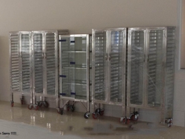 Xe đẩy khay có cửa