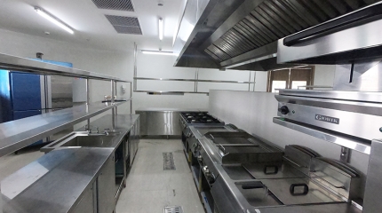 Lắp đặt chụp hút khói tại bàn: Giải pháp tối ưu cho không gian nhà hàng nhỏ hẹp