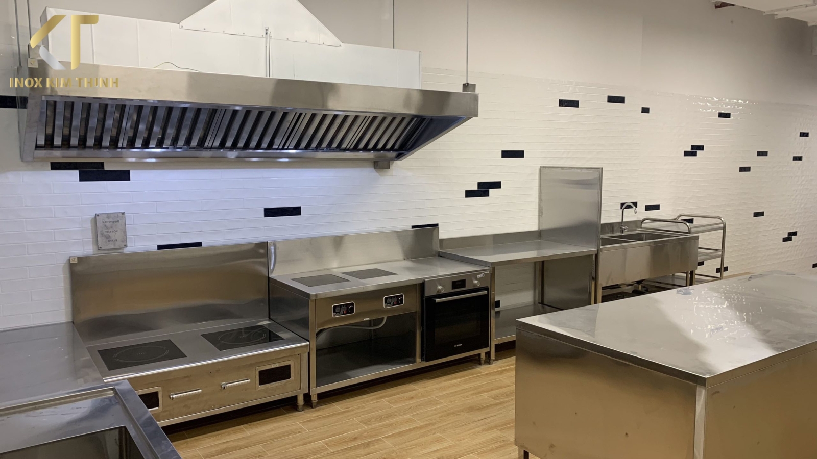 Tum Hút Mùi Công Nghiệp - Giải Pháp Hút Khói Tối Ưu Cho Bếp