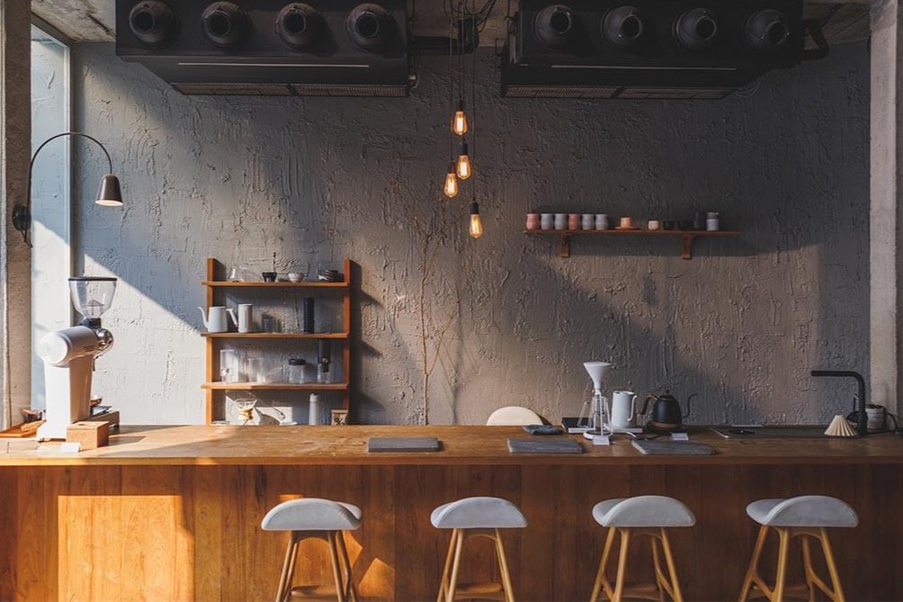 Cách bố trí vật dụng trong thiết kế quầy pha chế tiện lợi