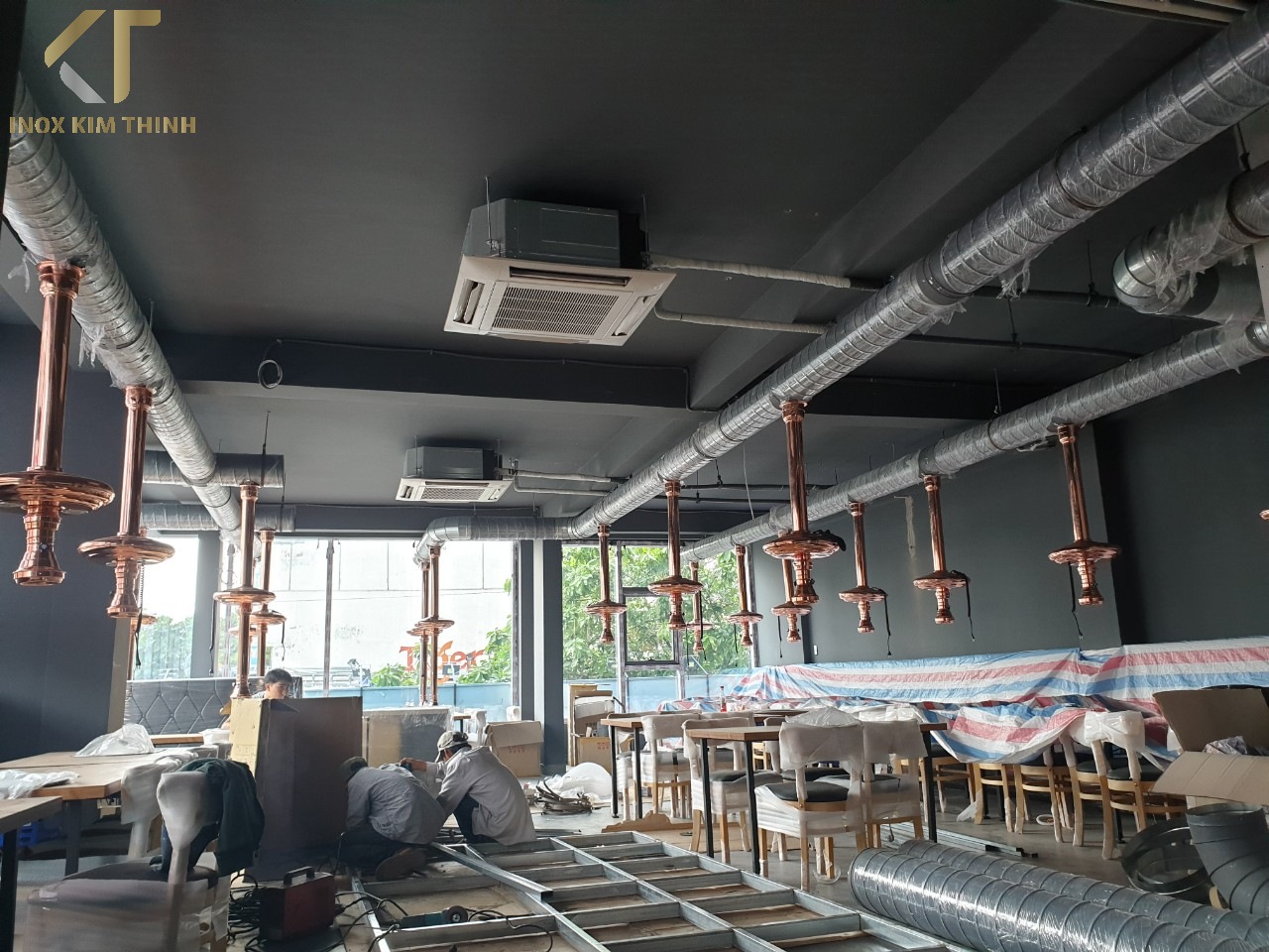 thi công lắp đặt chụp hút khói tại bàn TPHCM 1